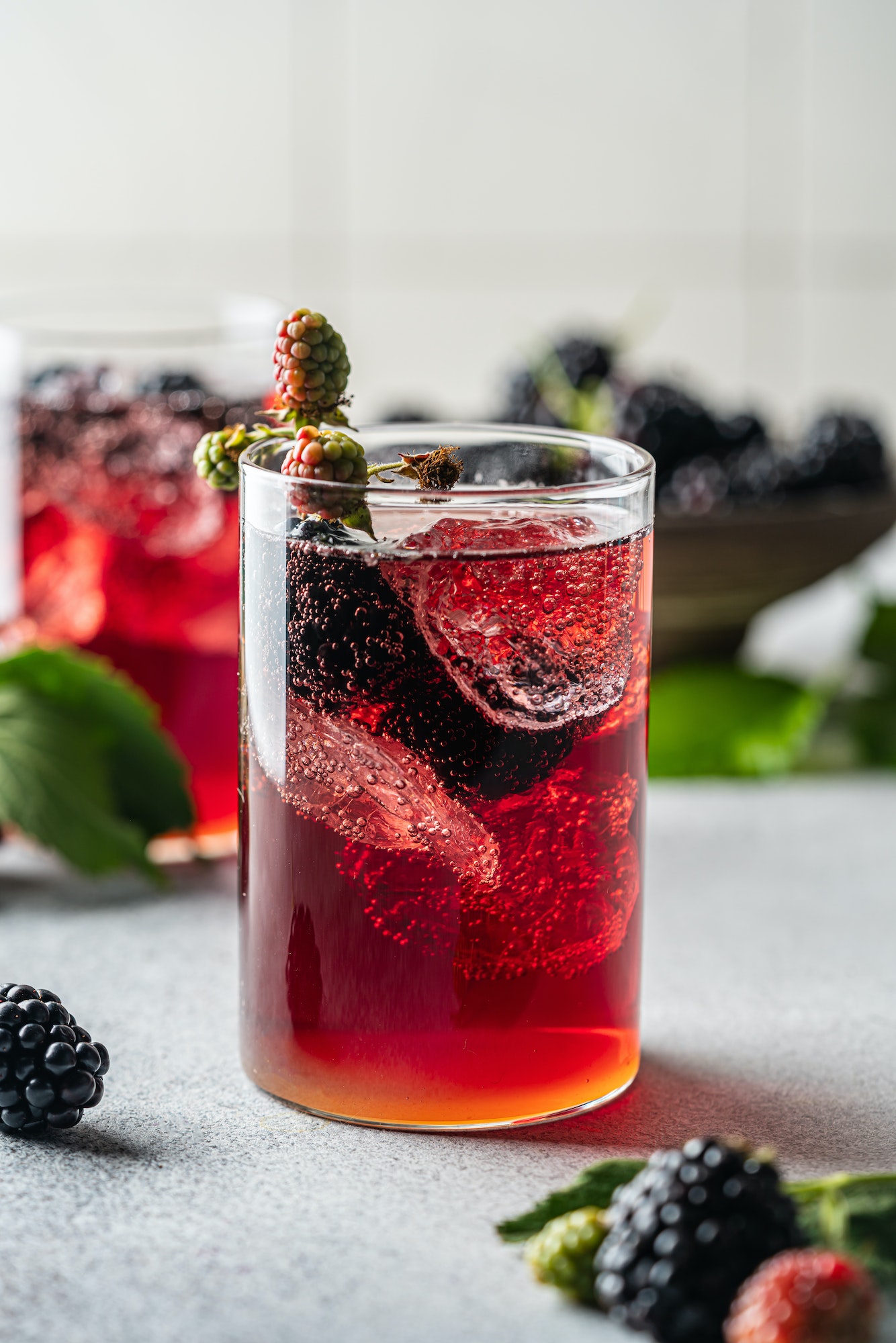 refreshing blackberry lemonade